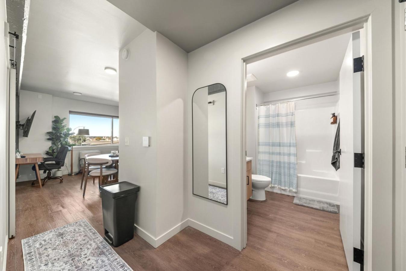 2BR Apartment in DT with Parking