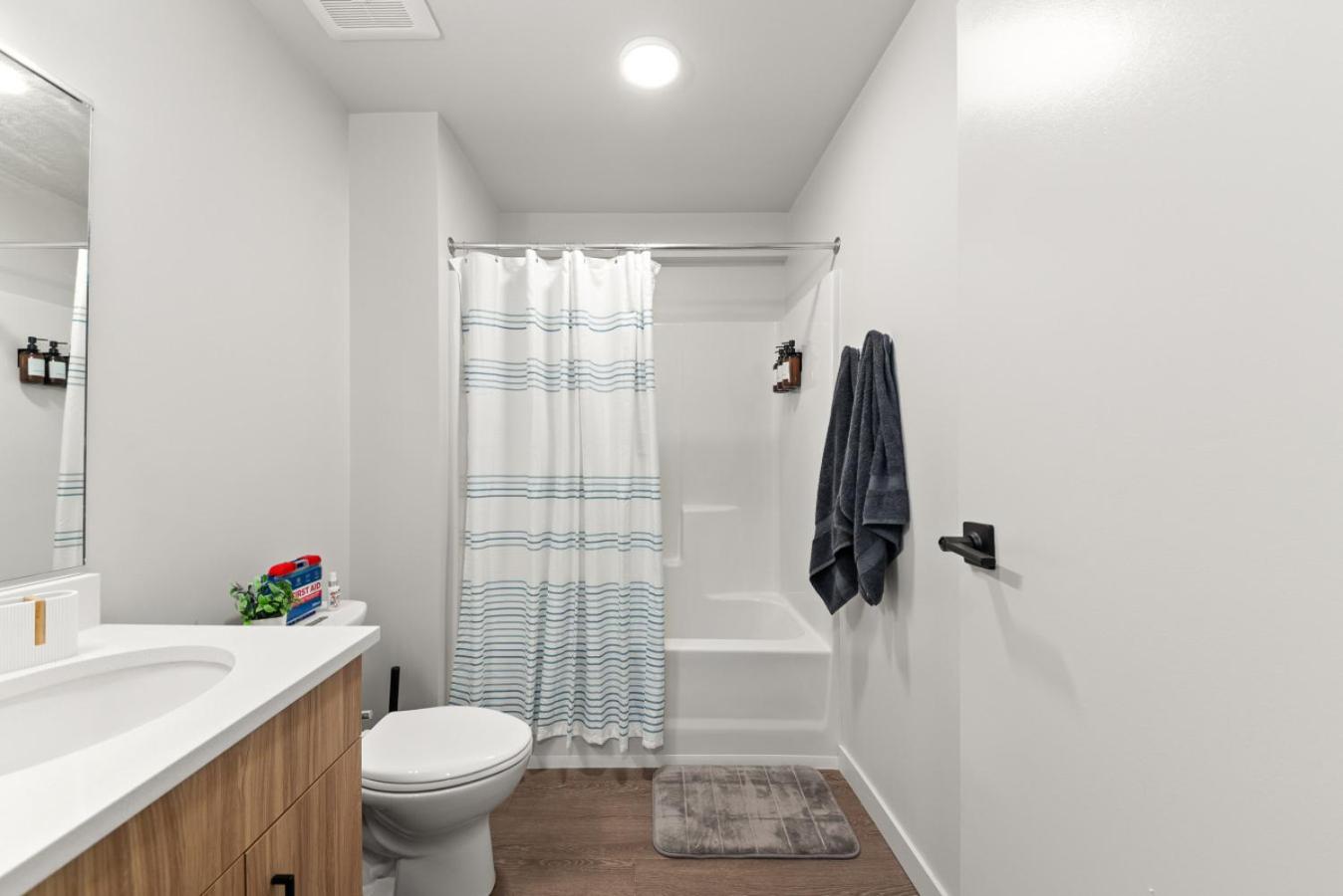 2BR Apartment in DT with Parking
