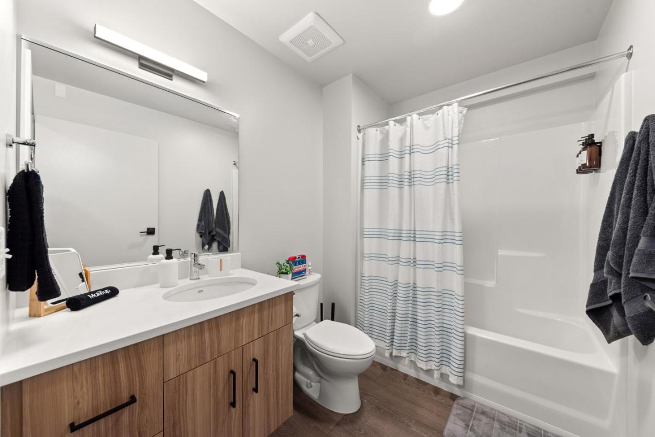 2BR Apartment in DT with Parking