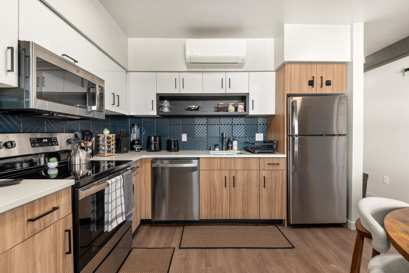2BR Apartment in DT with Parking