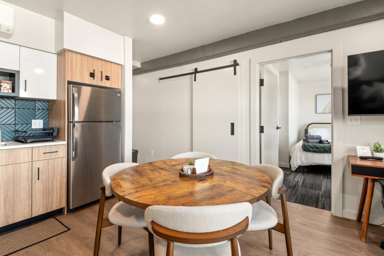 2BR Apartment in DT with Parking