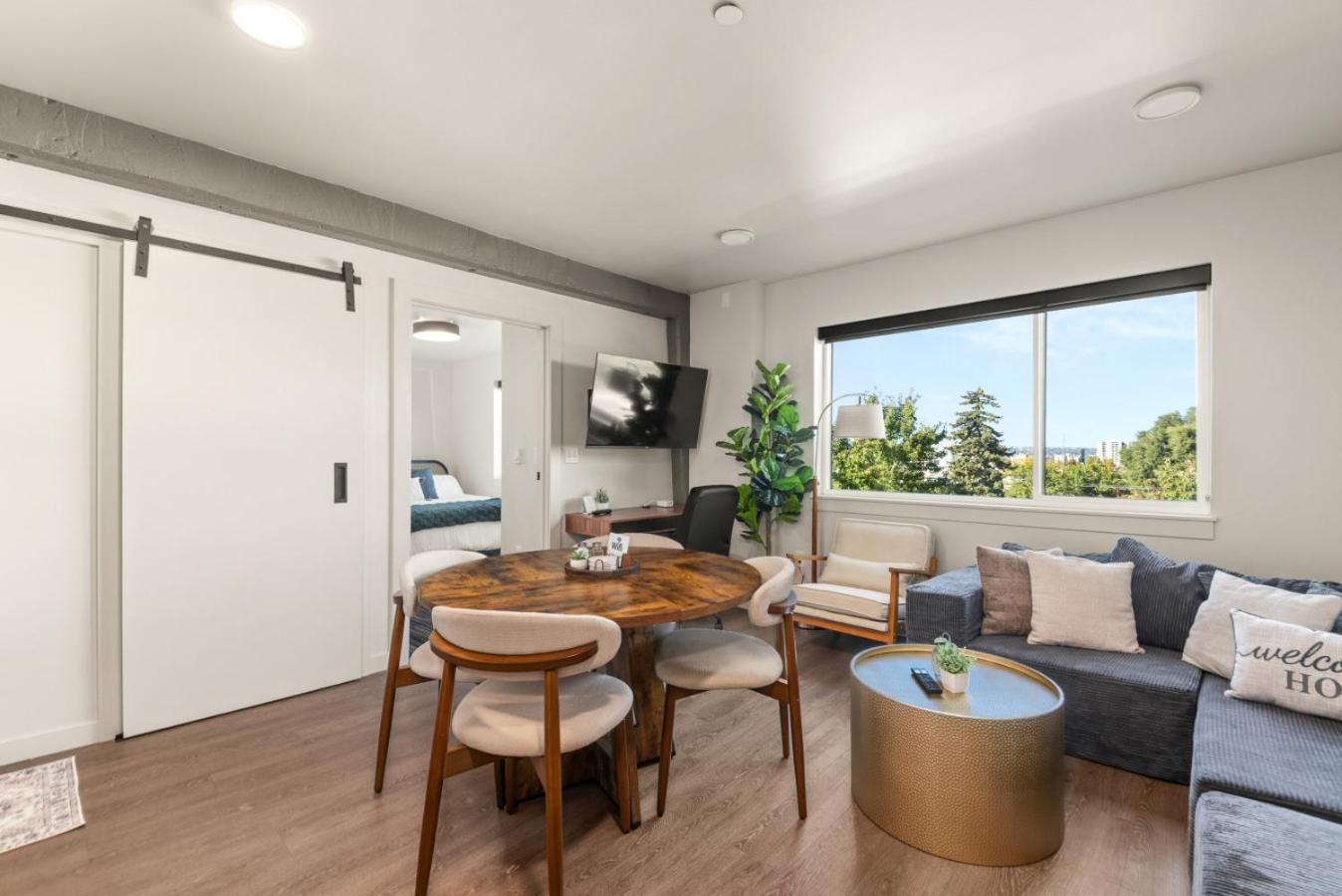 2BR Apartment in DT with Parking
