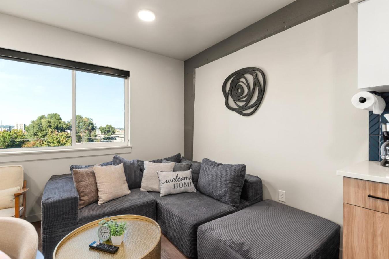 2BR Apartment in DT with Parking