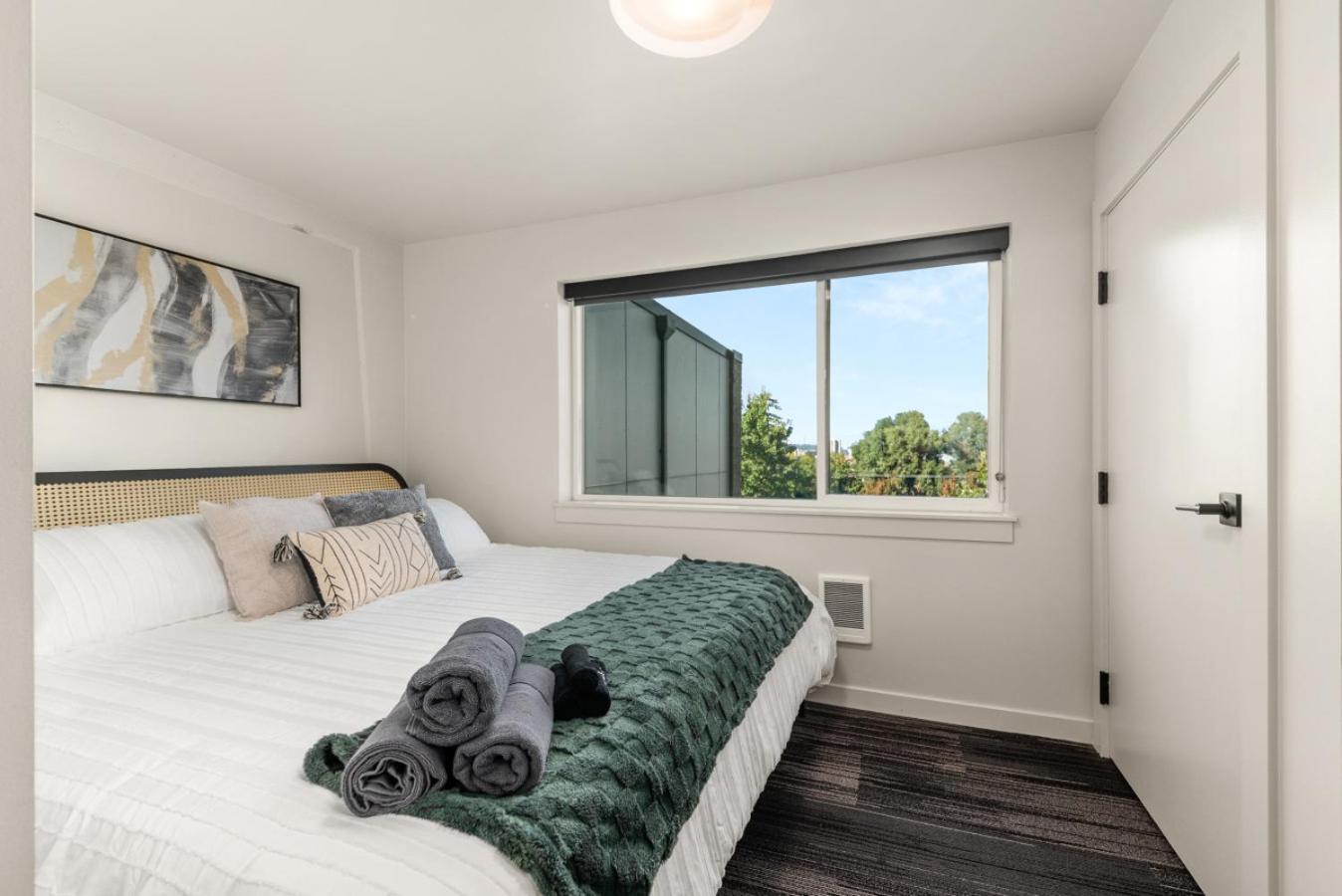 2BR Apartment in DT with Parking