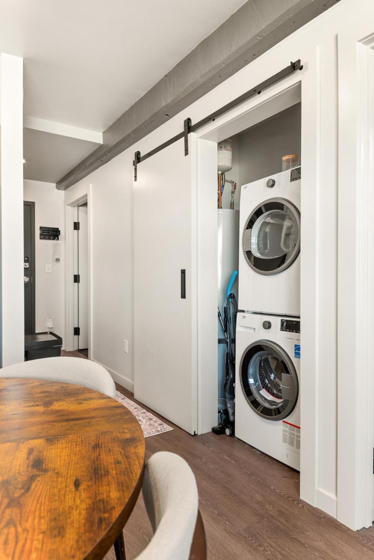 2BR Apartment in DT with Parking