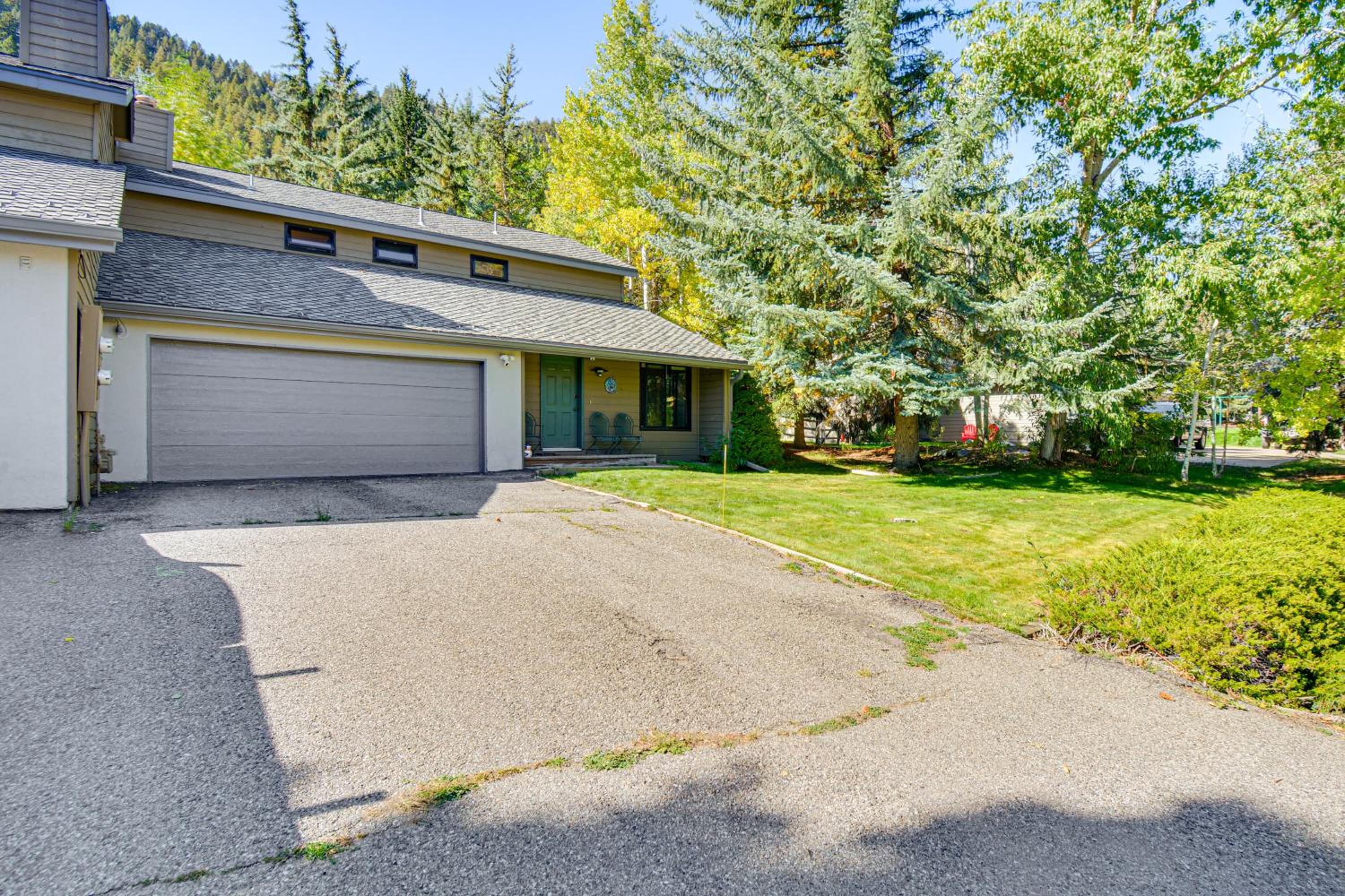 Large Family Duplex with Grill, Near Beaver Creek
