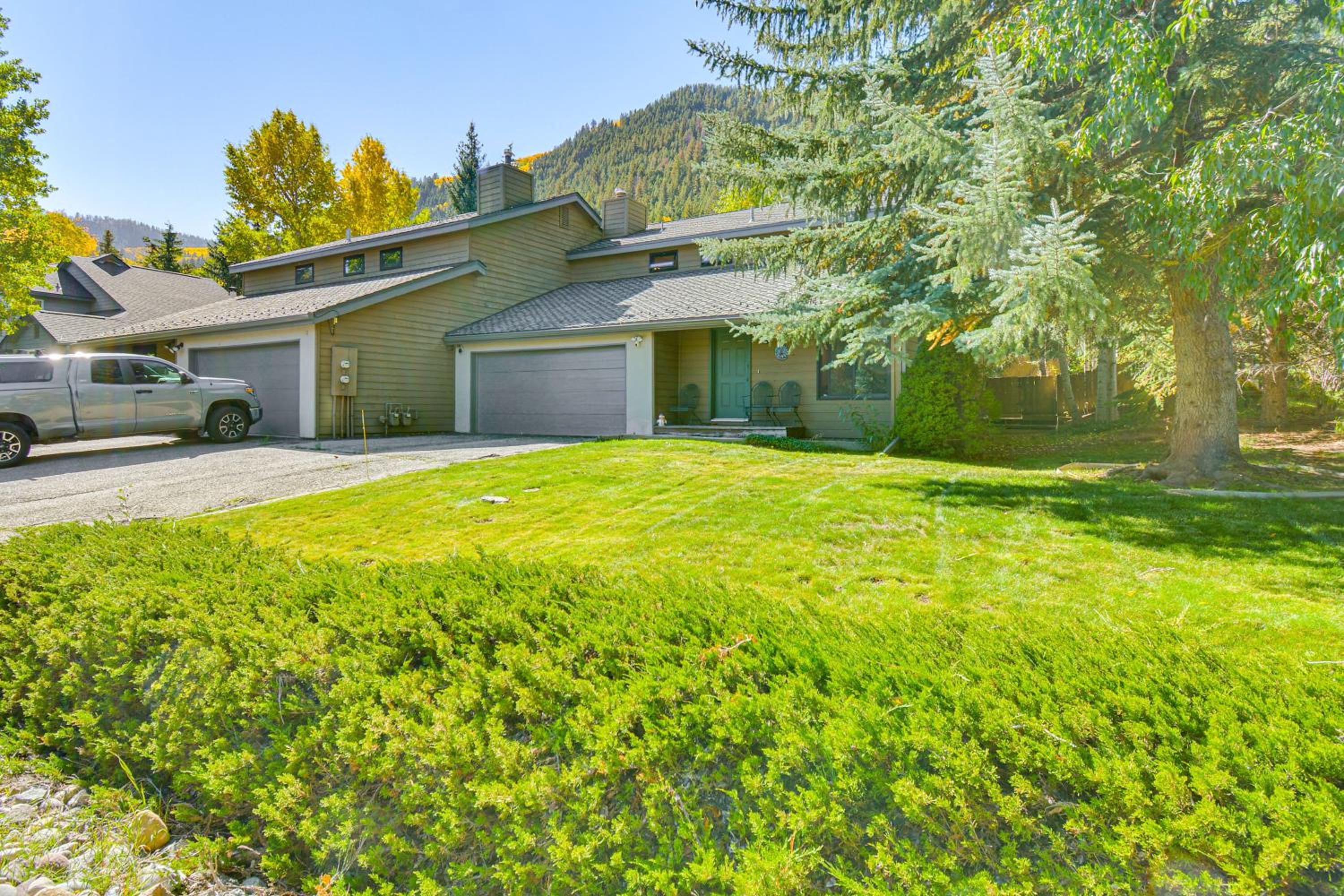 Large Family Duplex with Grill, Near Beaver Creek