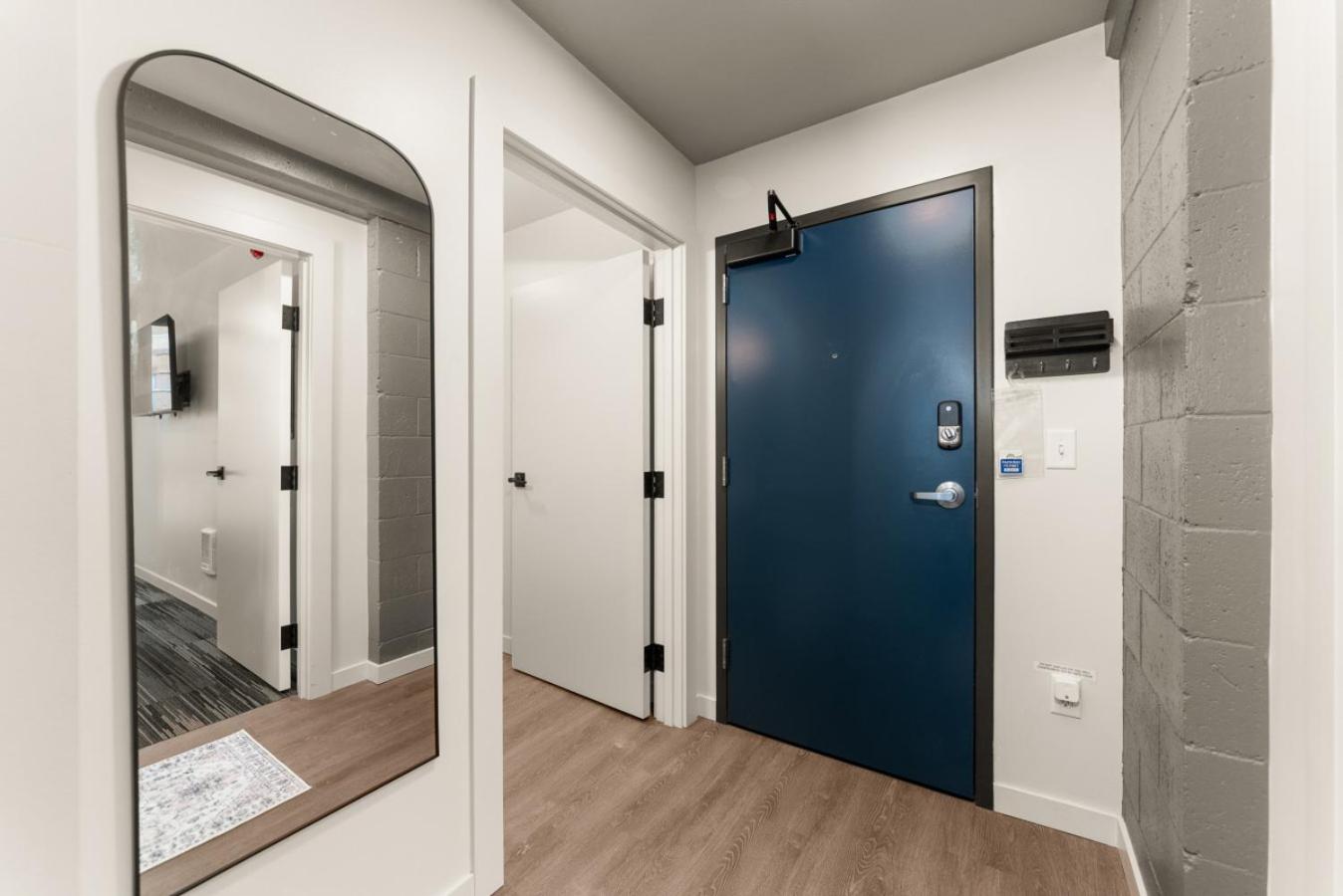 Downtown 2br 1bath with Parking