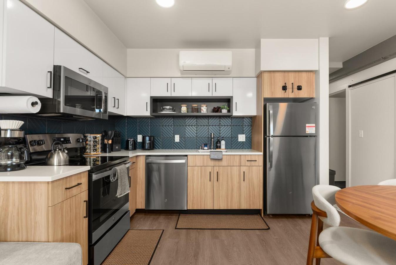 Downtown 2br 1bath with Parking
