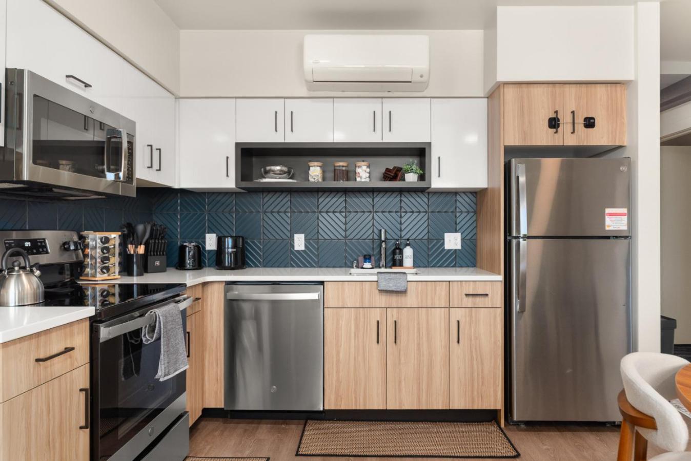Downtown 2br 1bath with Parking