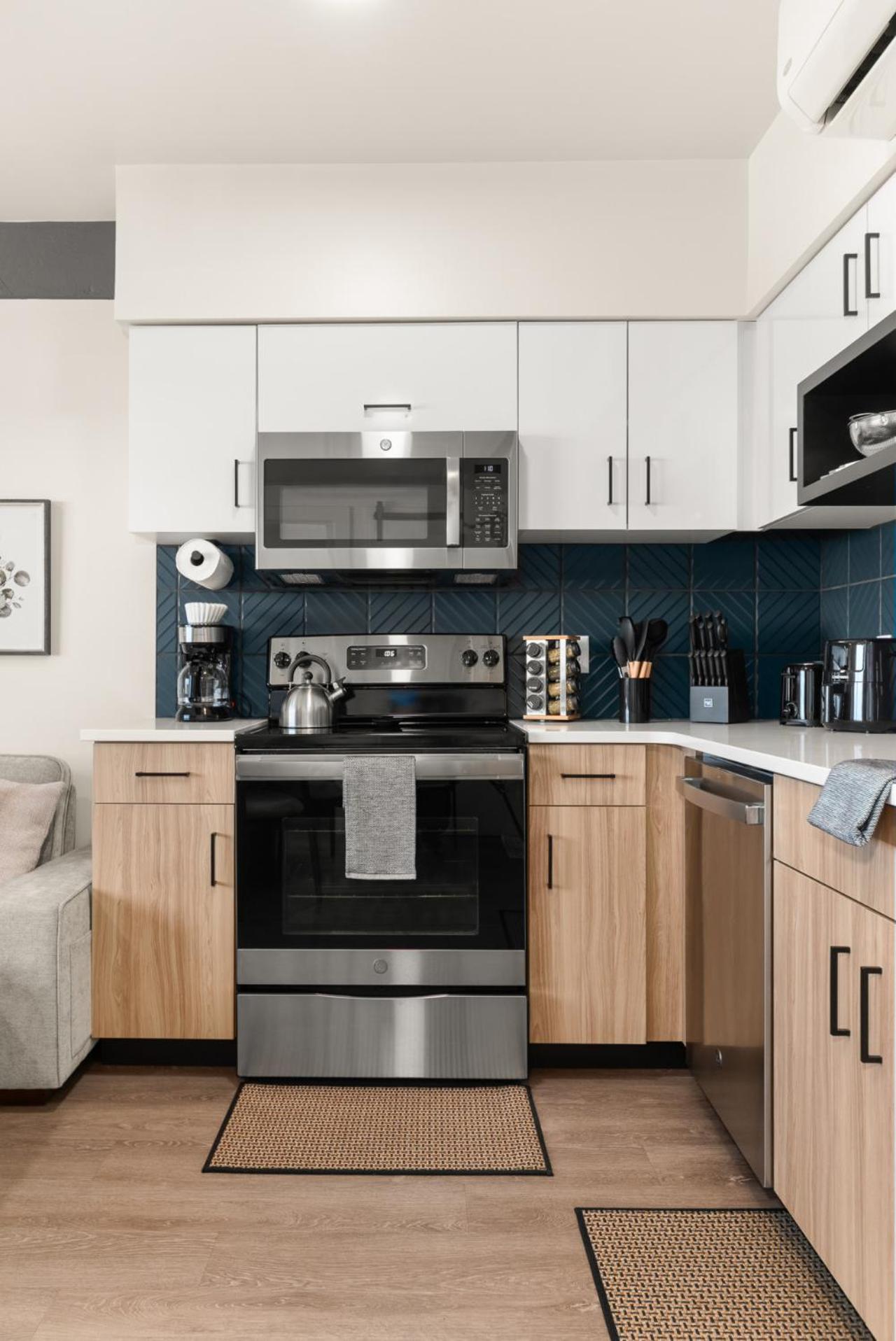Downtown 2br 1bath with Parking