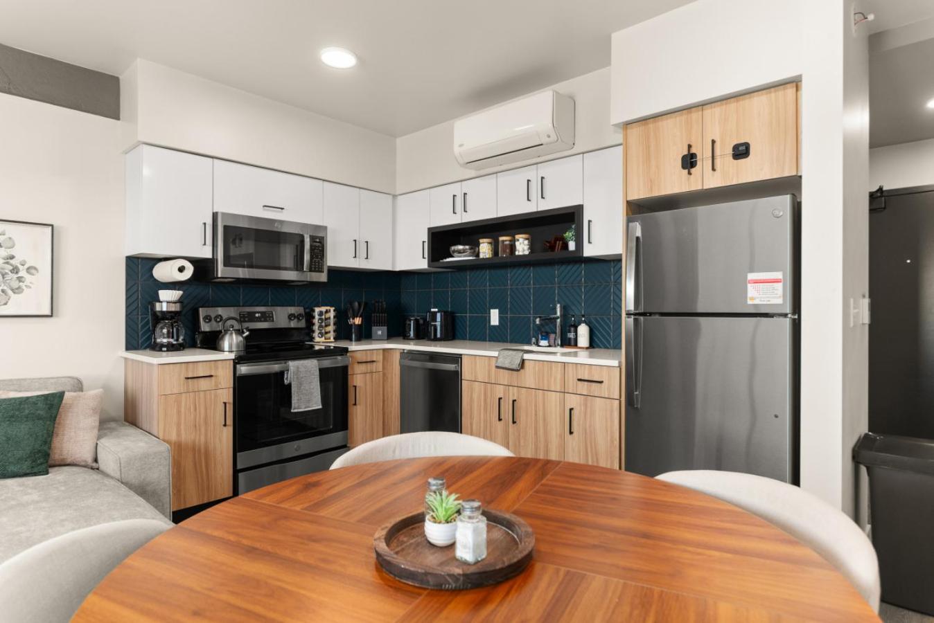 Downtown 2br 1bath with Parking
