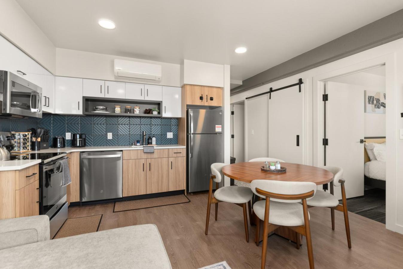 Downtown 2br 1bath with Parking