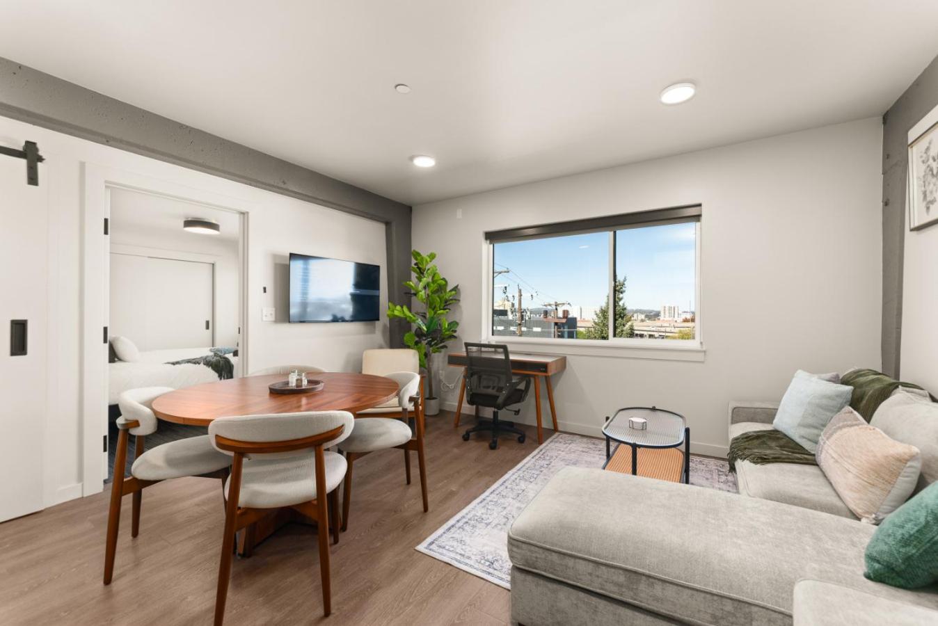 Downtown 2br 1bath with Parking