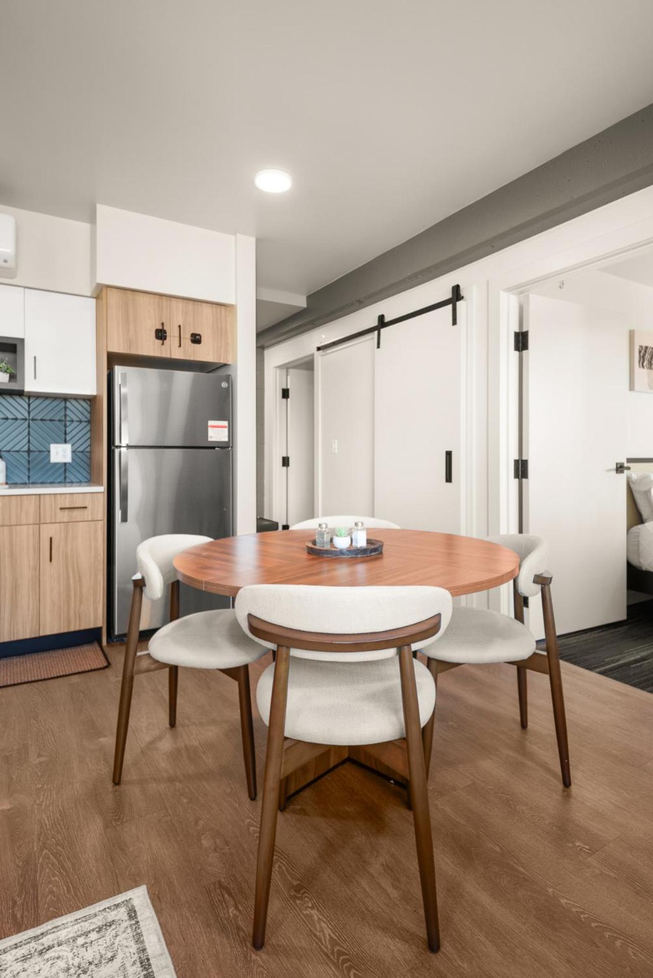 Downtown 2br 1bath with Parking
