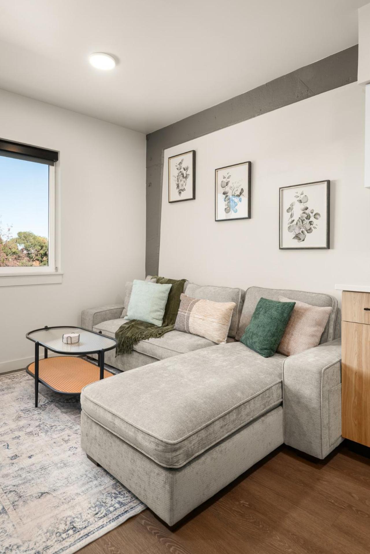 Downtown 2br 1bath with Parking