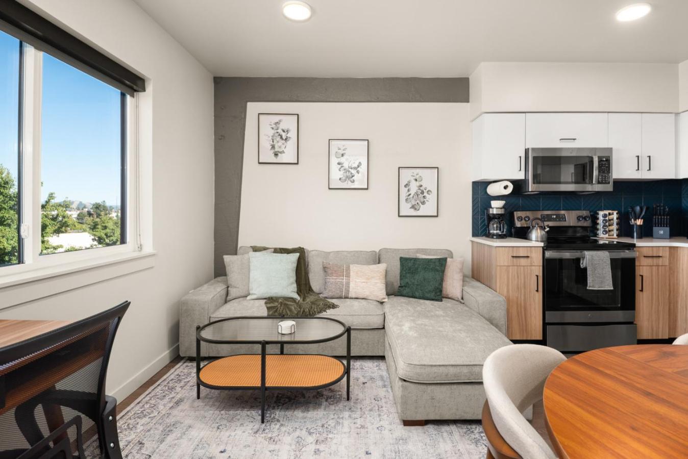 Downtown 2br 1bath with Parking