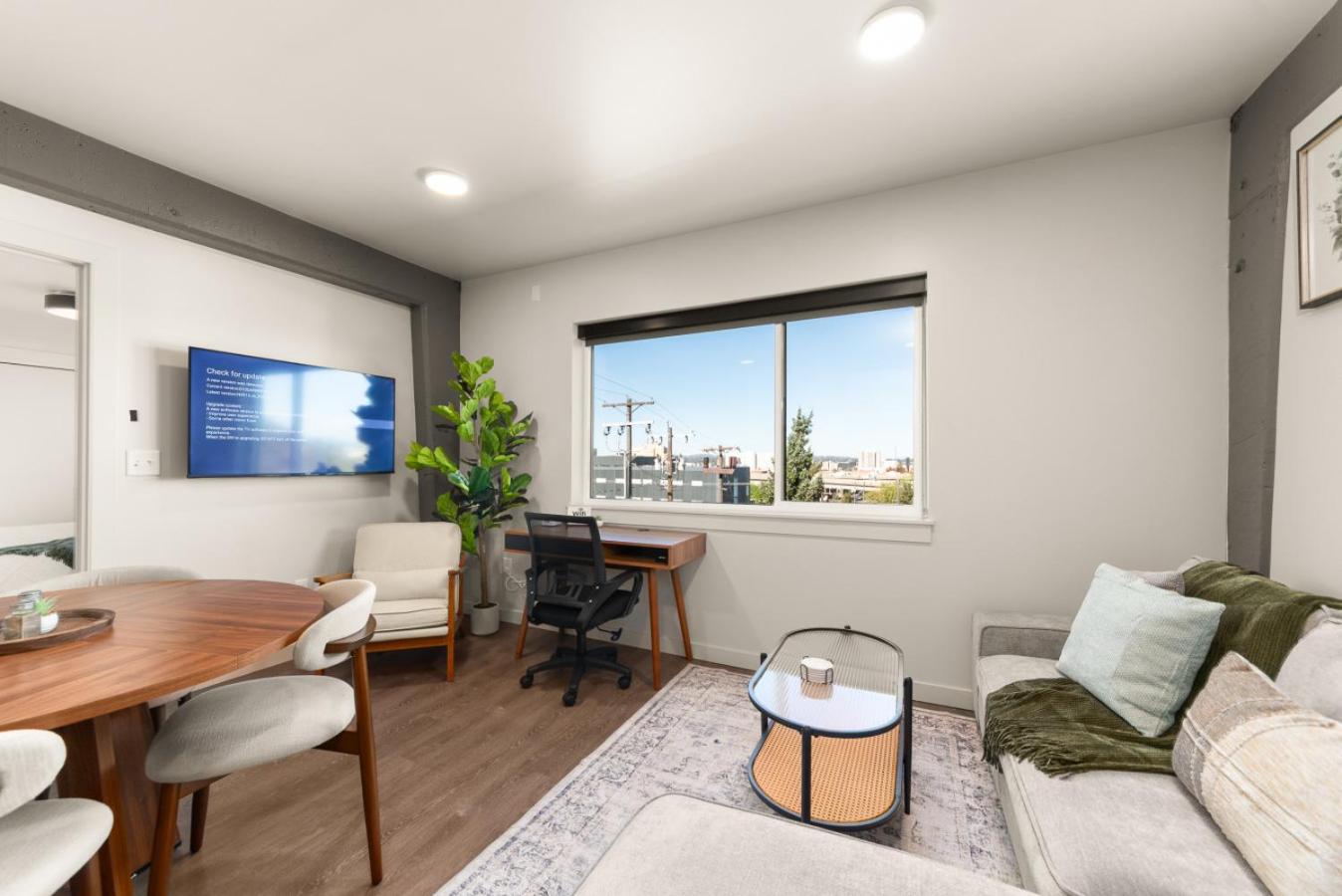 Downtown 2br 1bath with Parking
