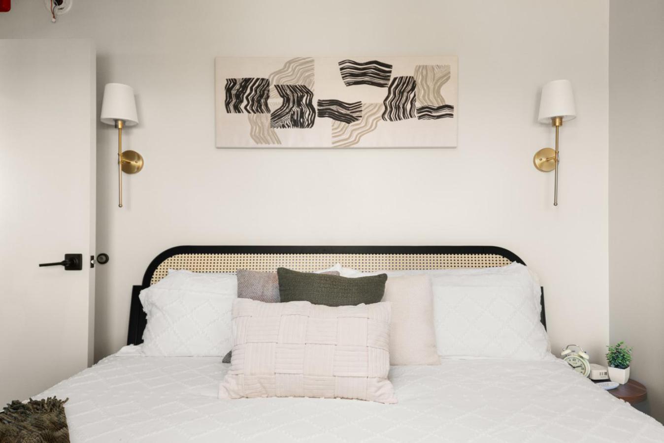 Downtown 2br 1bath with Parking