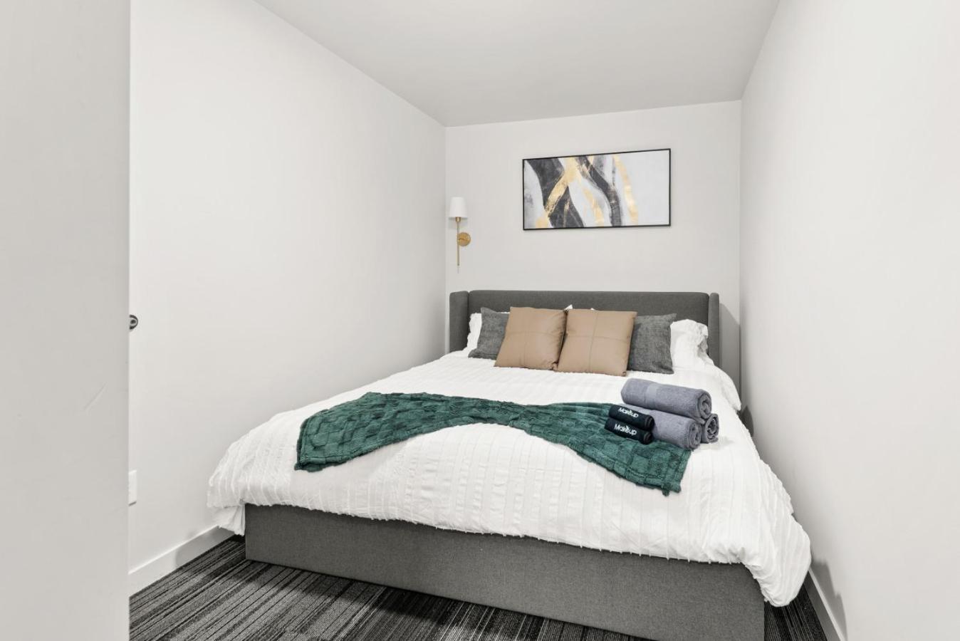 DT 2br 2bath Modern Apartment