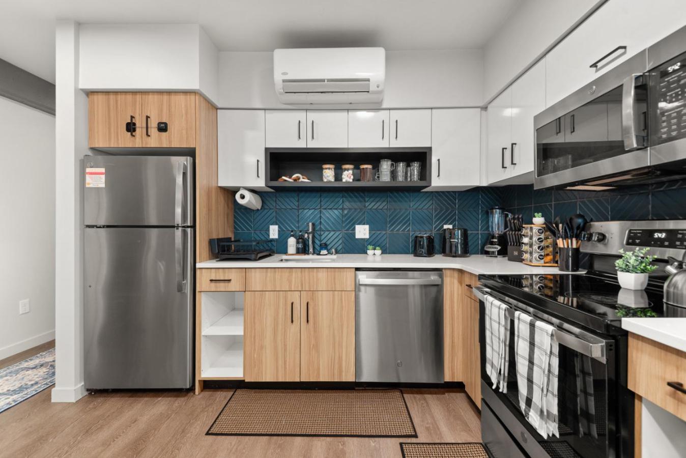 DT 2br 2bath Modern Apartment