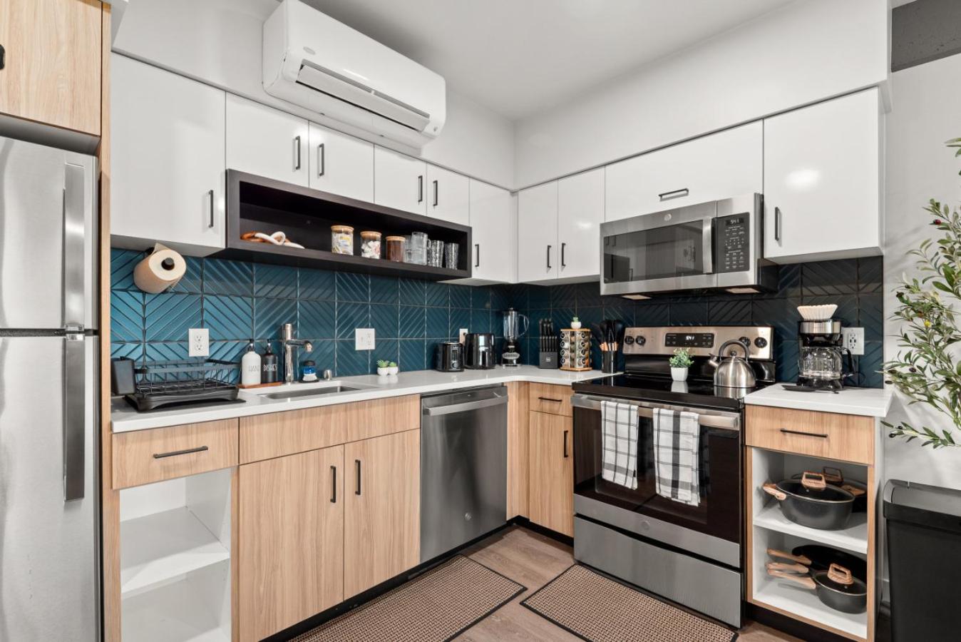 DT 2br 2bath Modern Apartment