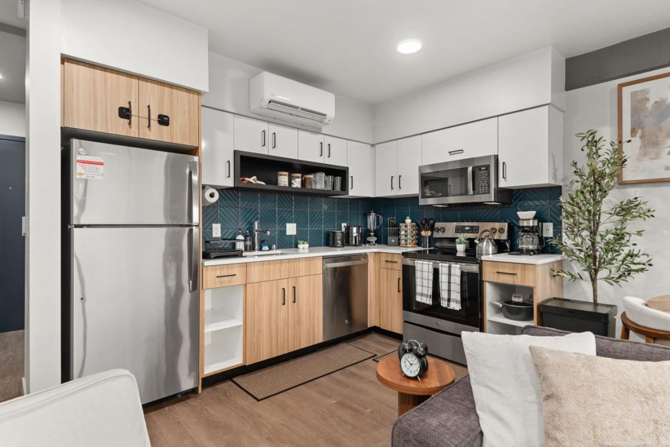 DT 2br 2bath Modern Apartment