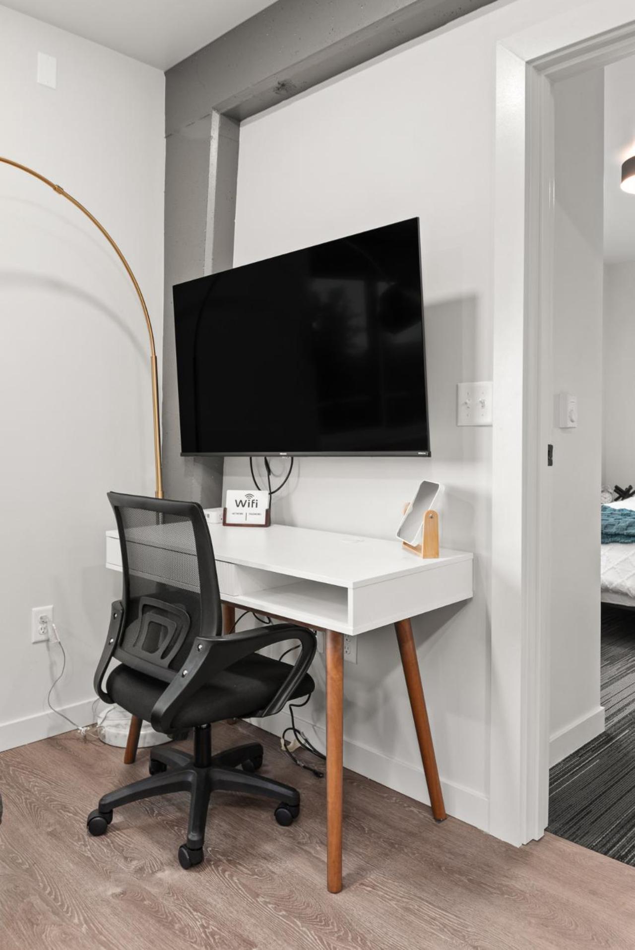 DT 2br 2bath Modern Apartment