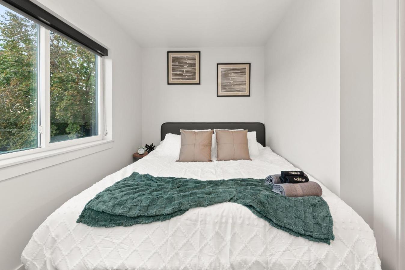 DT 2br 2bath Modern Apartment