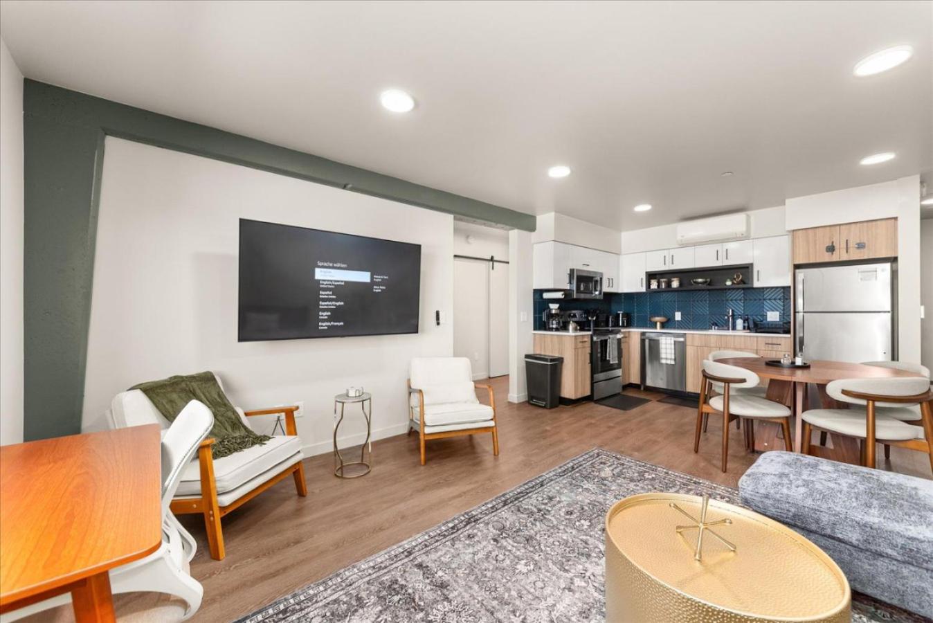 DT 2br 2bath Apartment