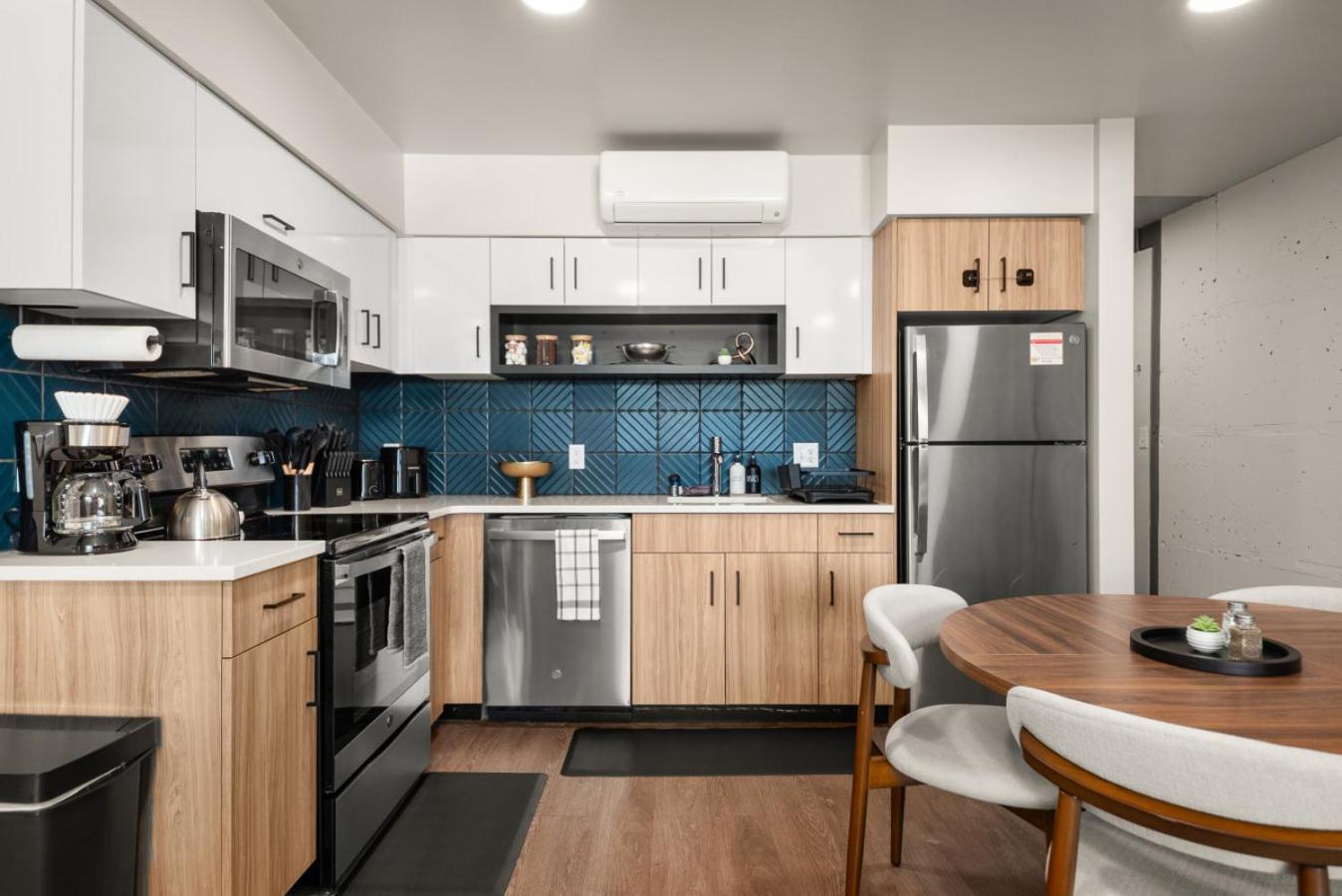 DT 2br 2bath Apartment