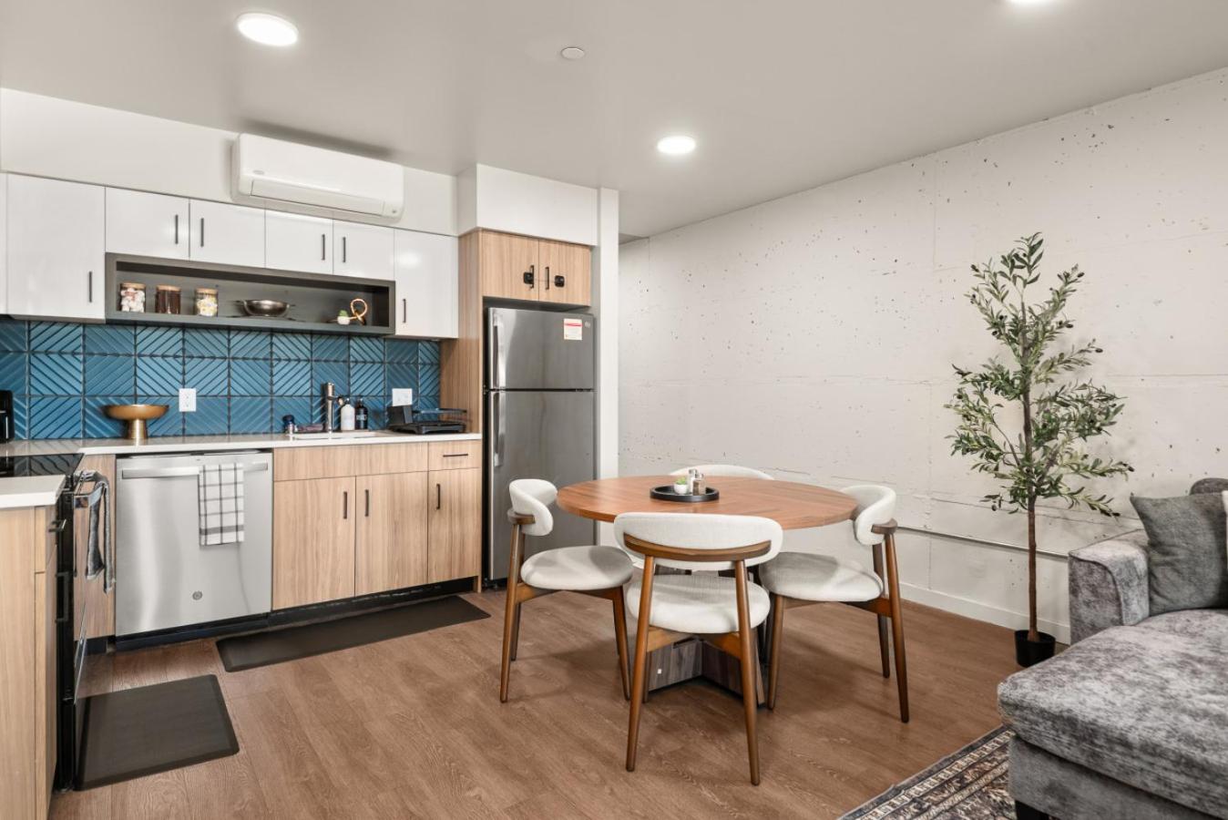 DT 2br 2bath Apartment