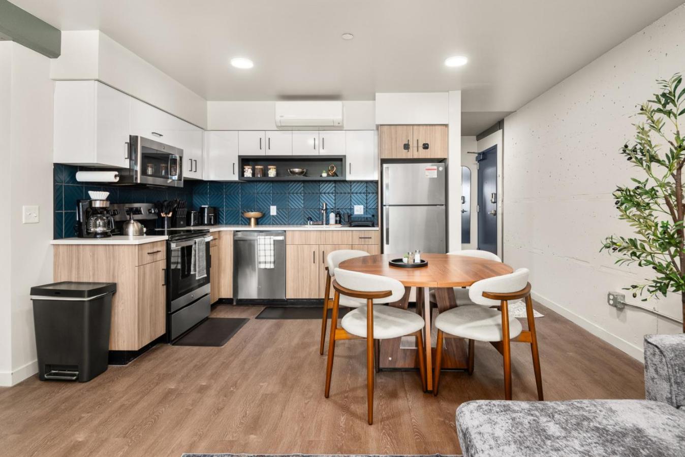 DT 2br 2bath Apartment