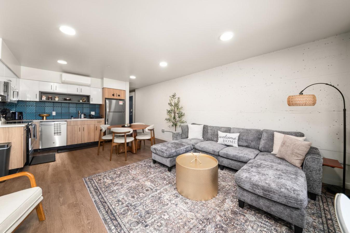 DT 2br 2bath Apartment
