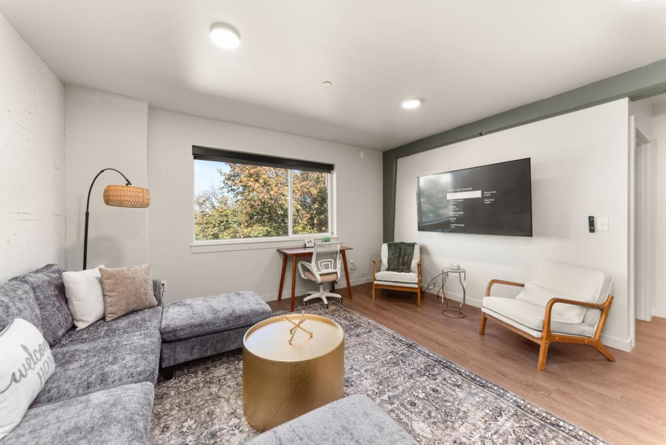 DT 2br 2bath Apartment
