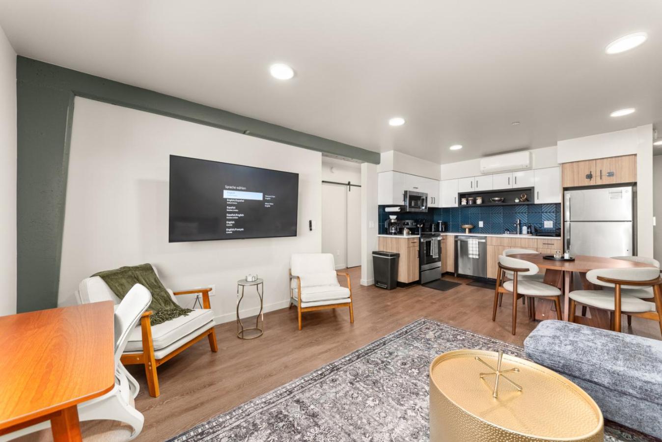 DT 2br 2bath Apartment