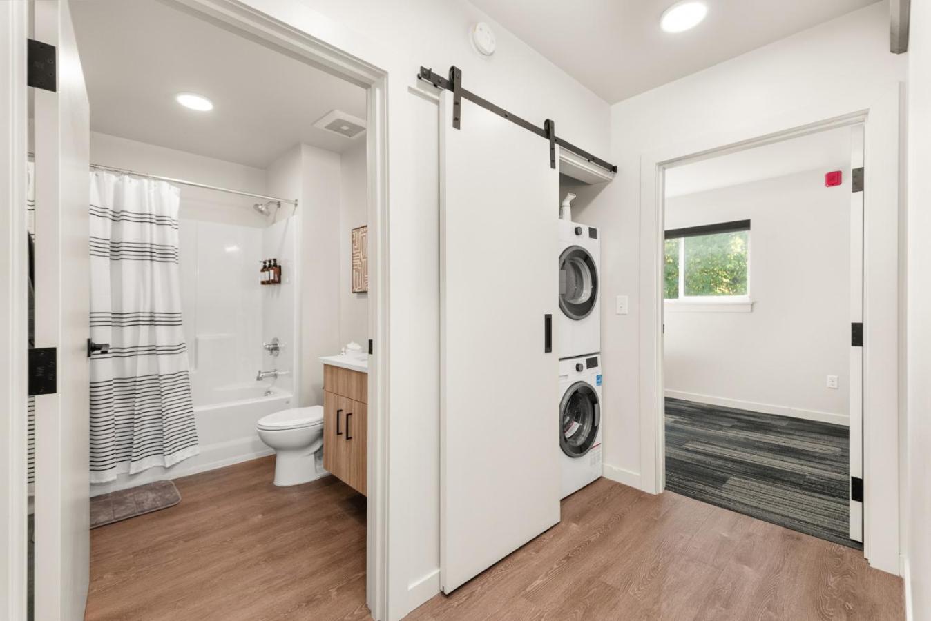 DT 2br 2bath Apartment