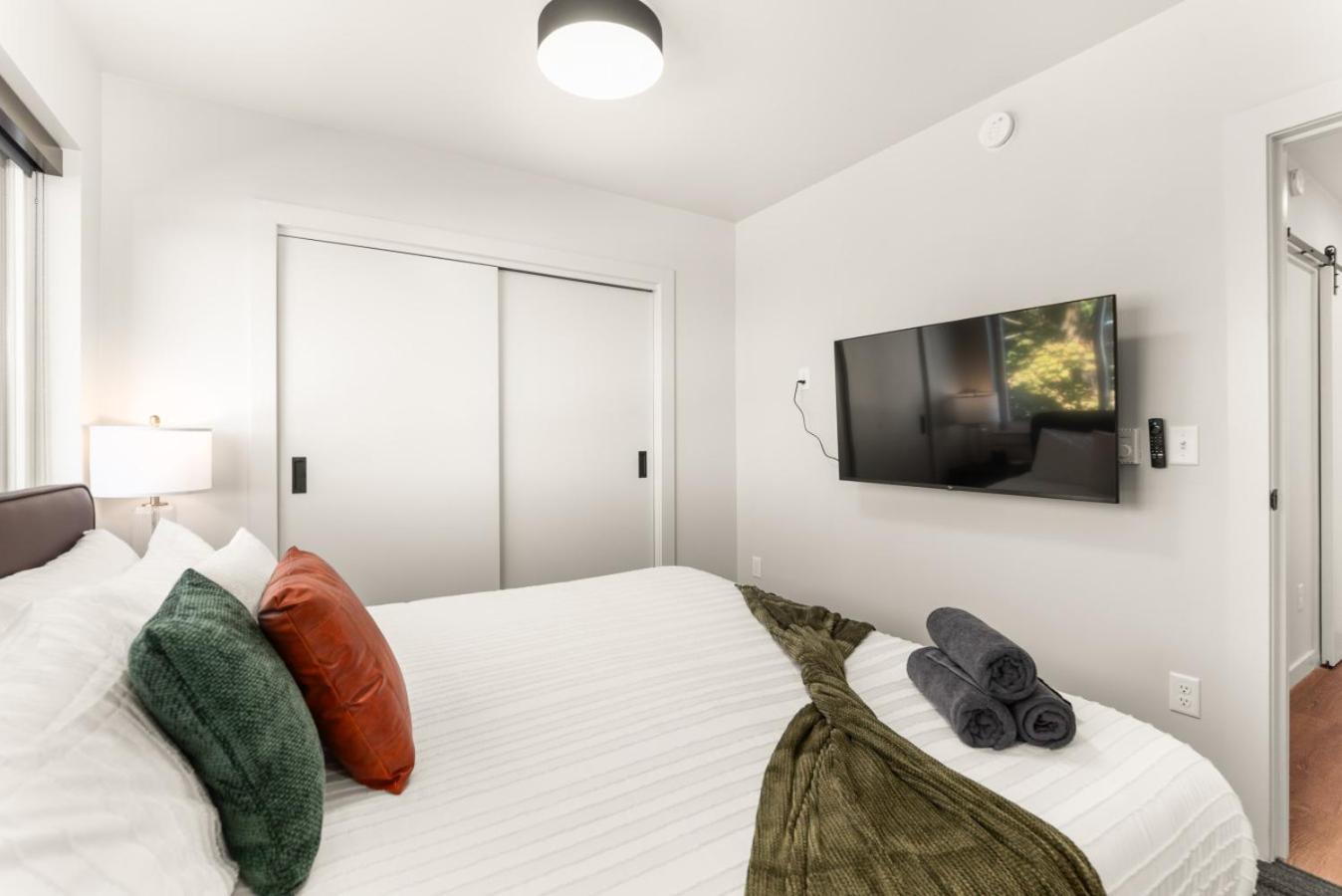 DT 2br 2bath Apartment
