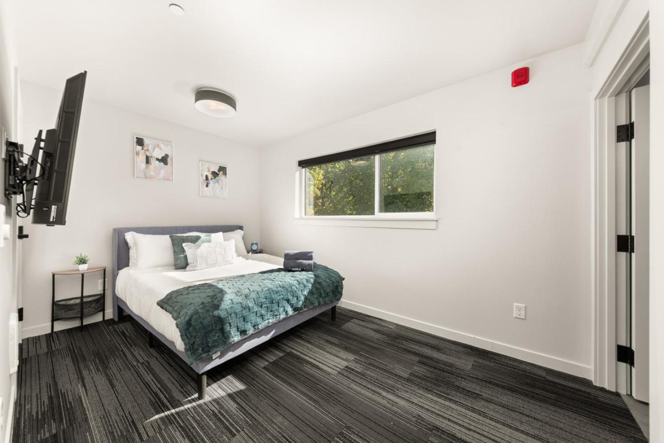 DT 2br 2bath Apartment