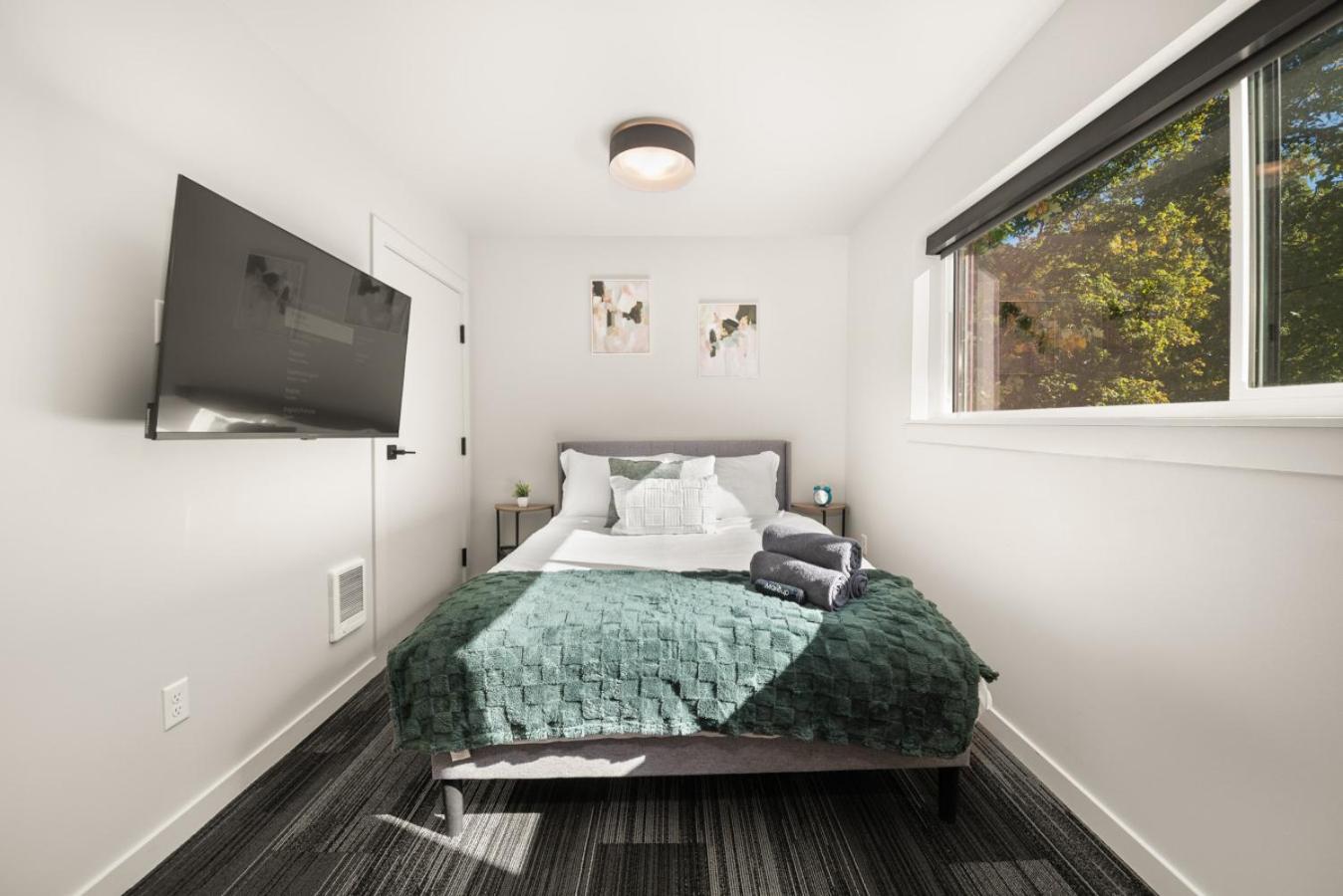 DT 2br 2bath Apartment