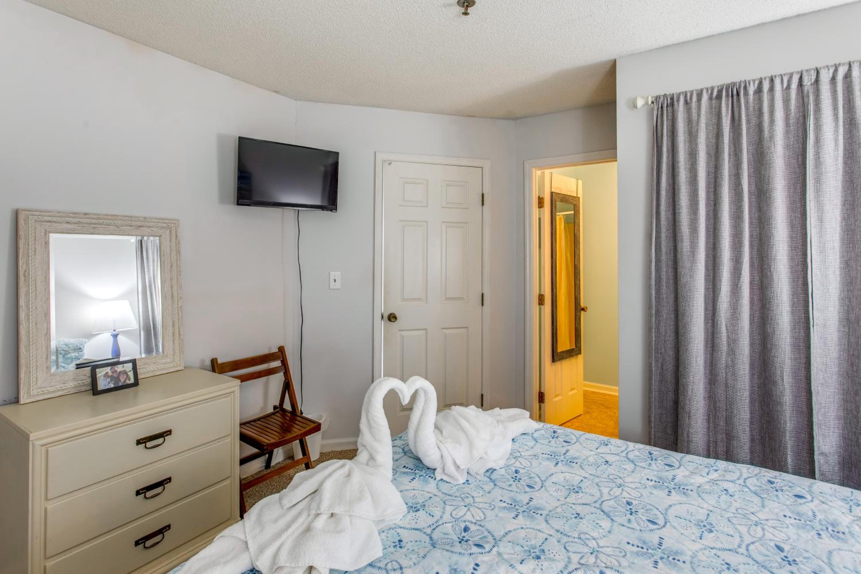 1 Mi to Beach Golf Glenn Villas Condo with Pool