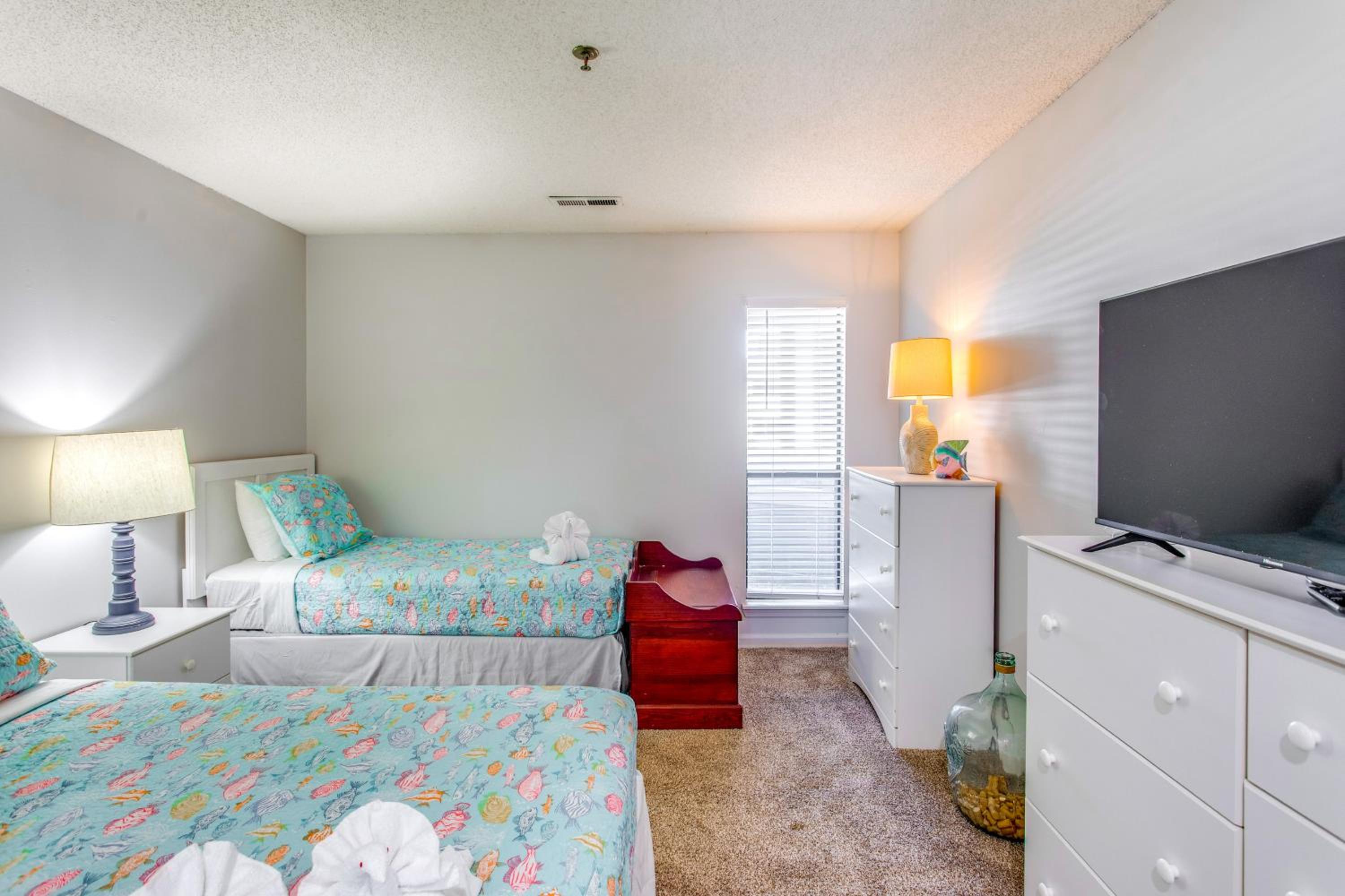 1 Mi to Beach Golf Glenn Villas Condo with Pool