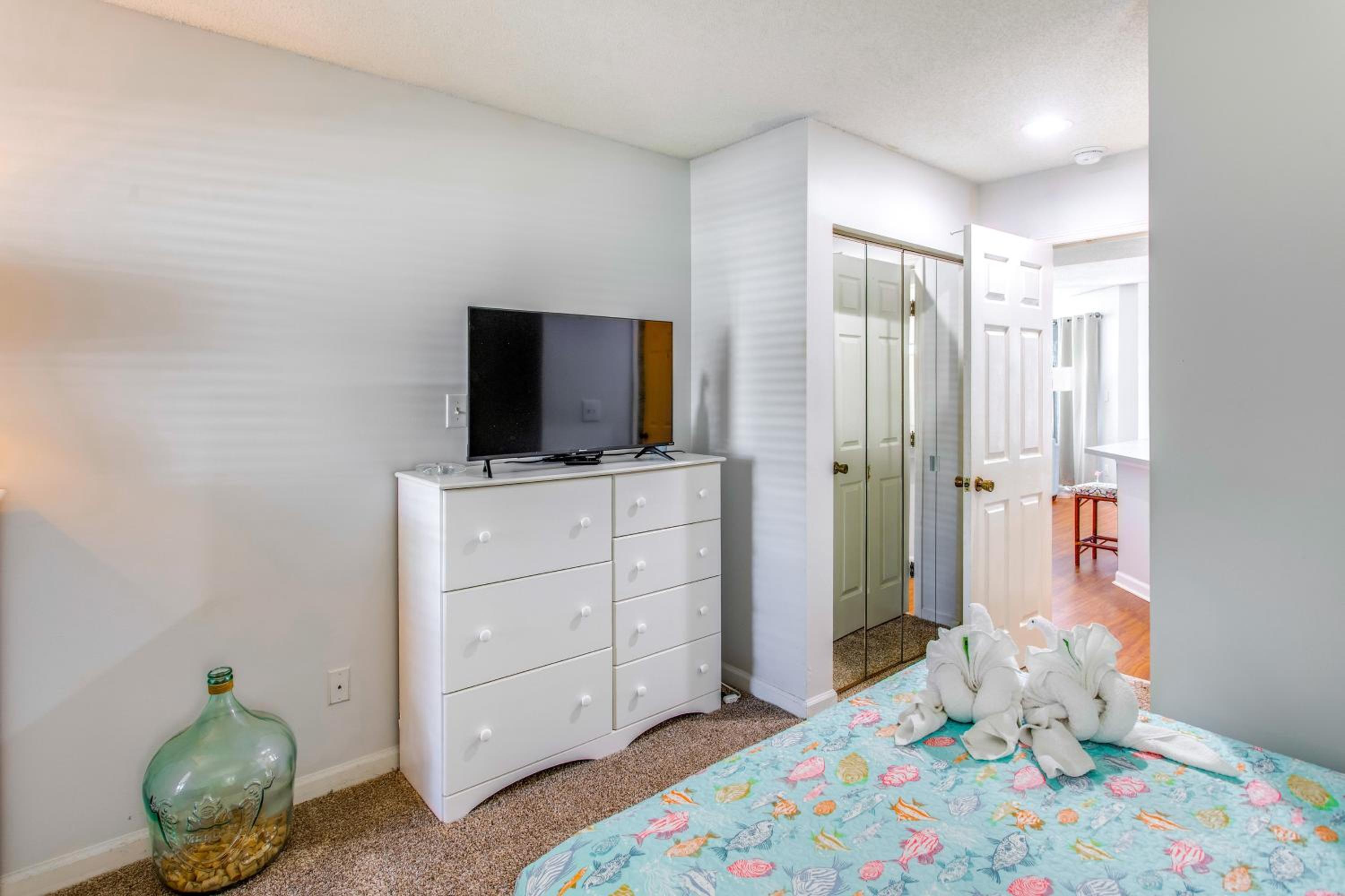 1 Mi to Beach Golf Glenn Villas Condo with Pool