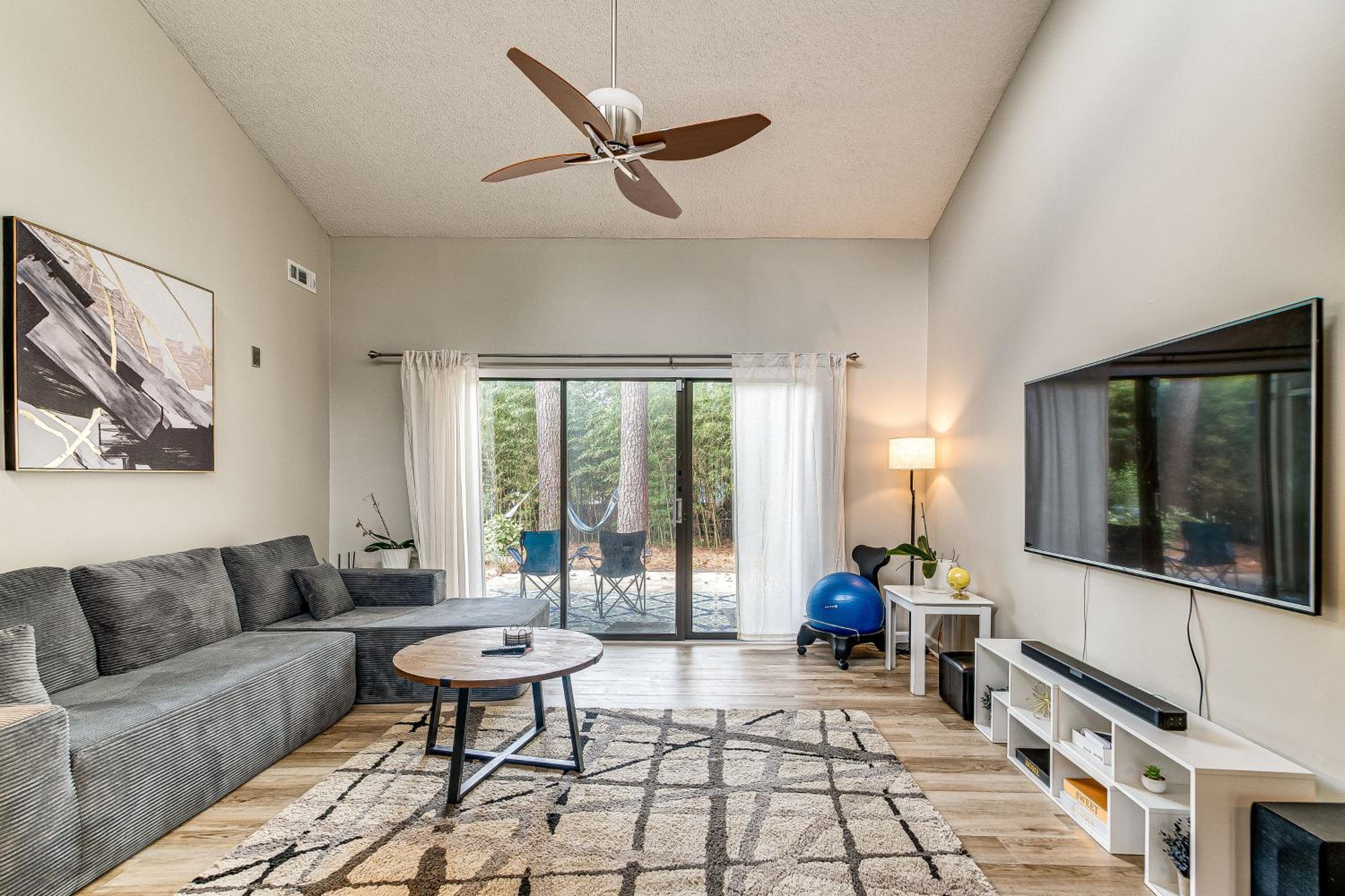 Pet-Friendly Raleigh Townhome Near Medical Centers