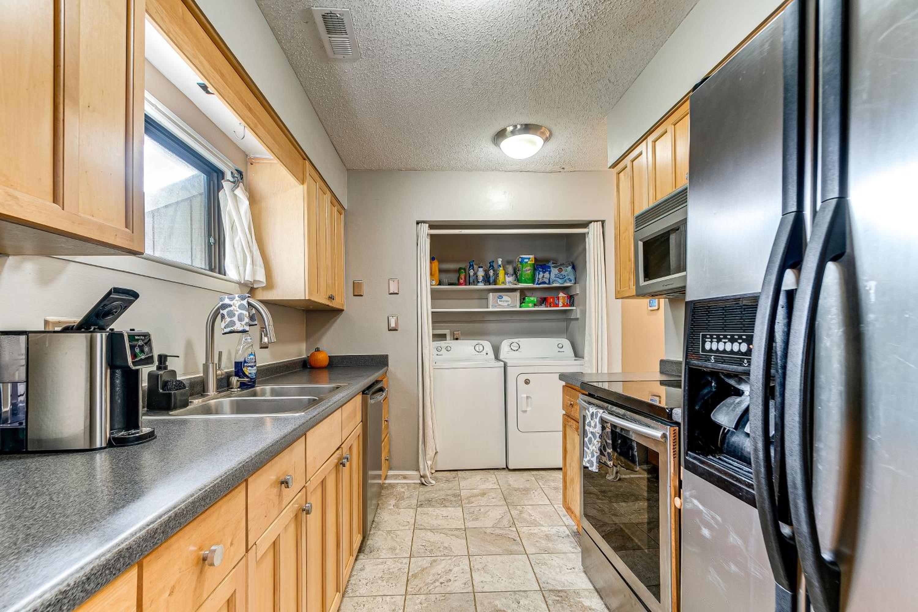 Pet-Friendly Raleigh Townhome Near Medical Centers