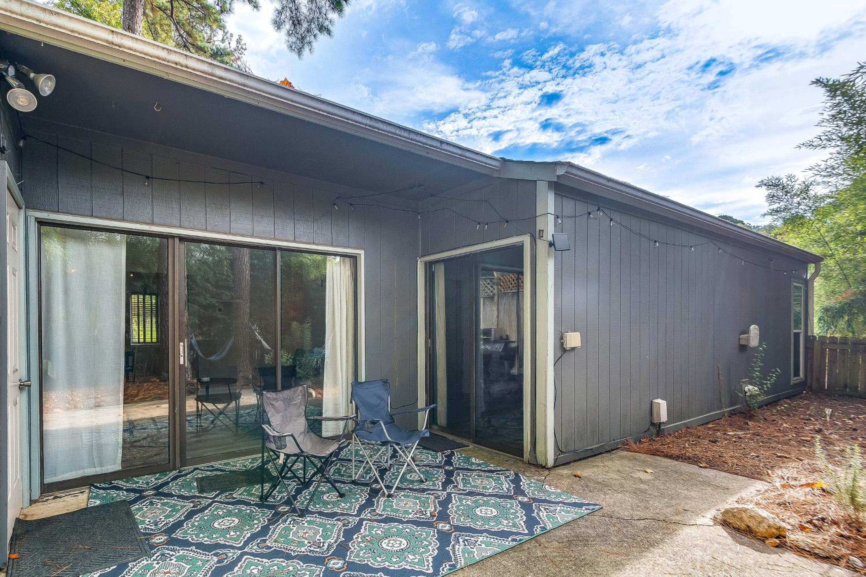 Pet-Friendly Raleigh Townhome Near Medical Centers