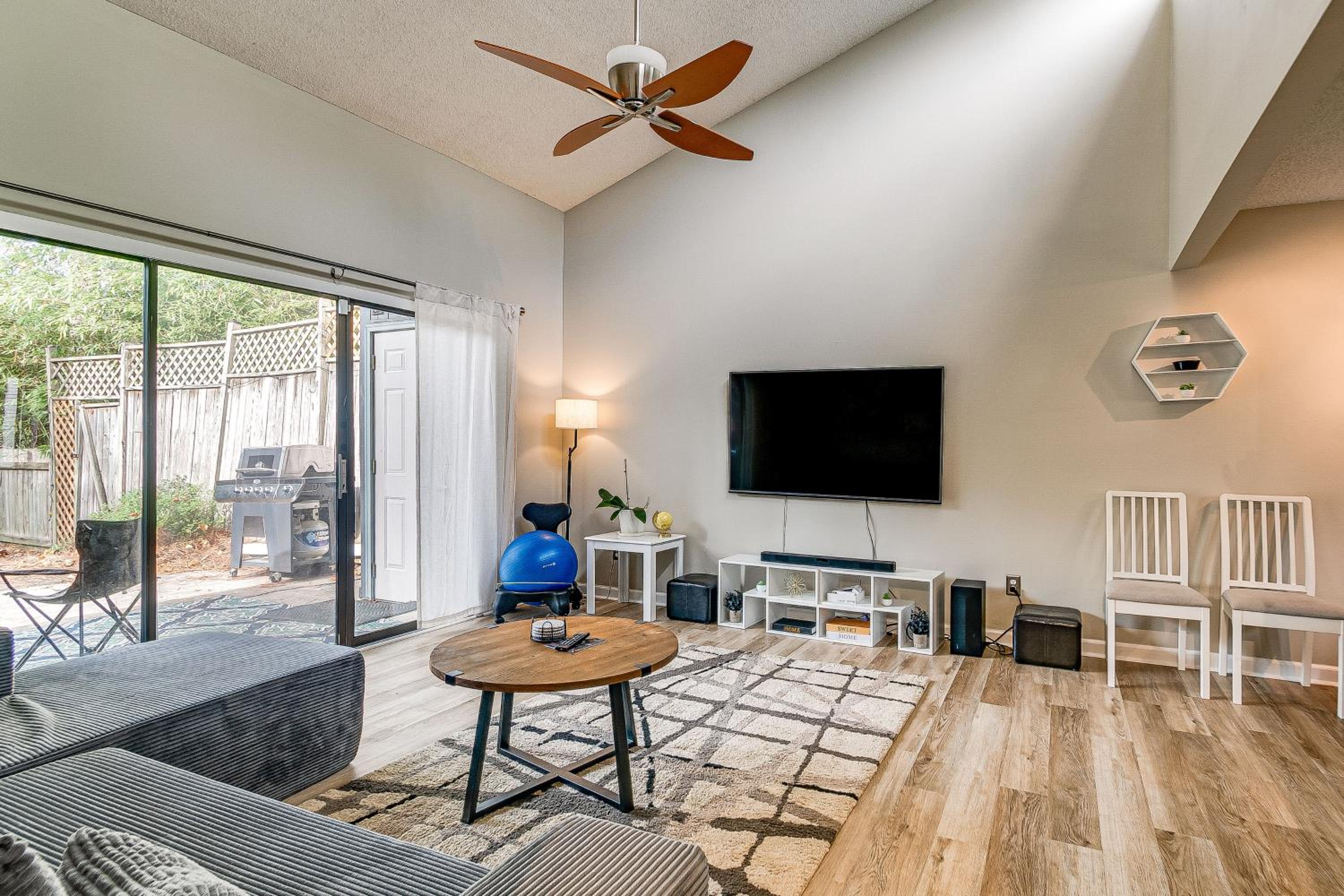 Pet-Friendly Raleigh Townhome Near Medical Centers