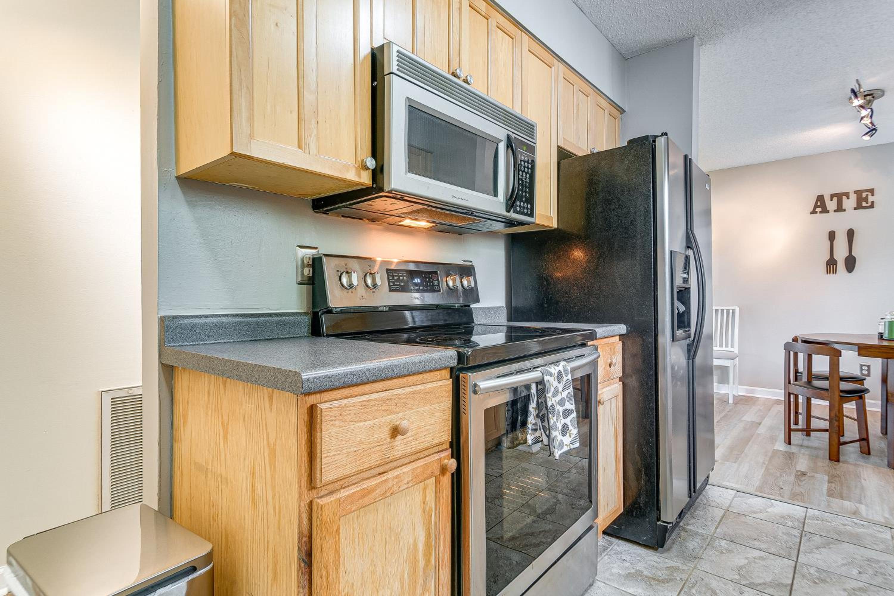 Pet-Friendly Raleigh Townhome Near Medical Centers