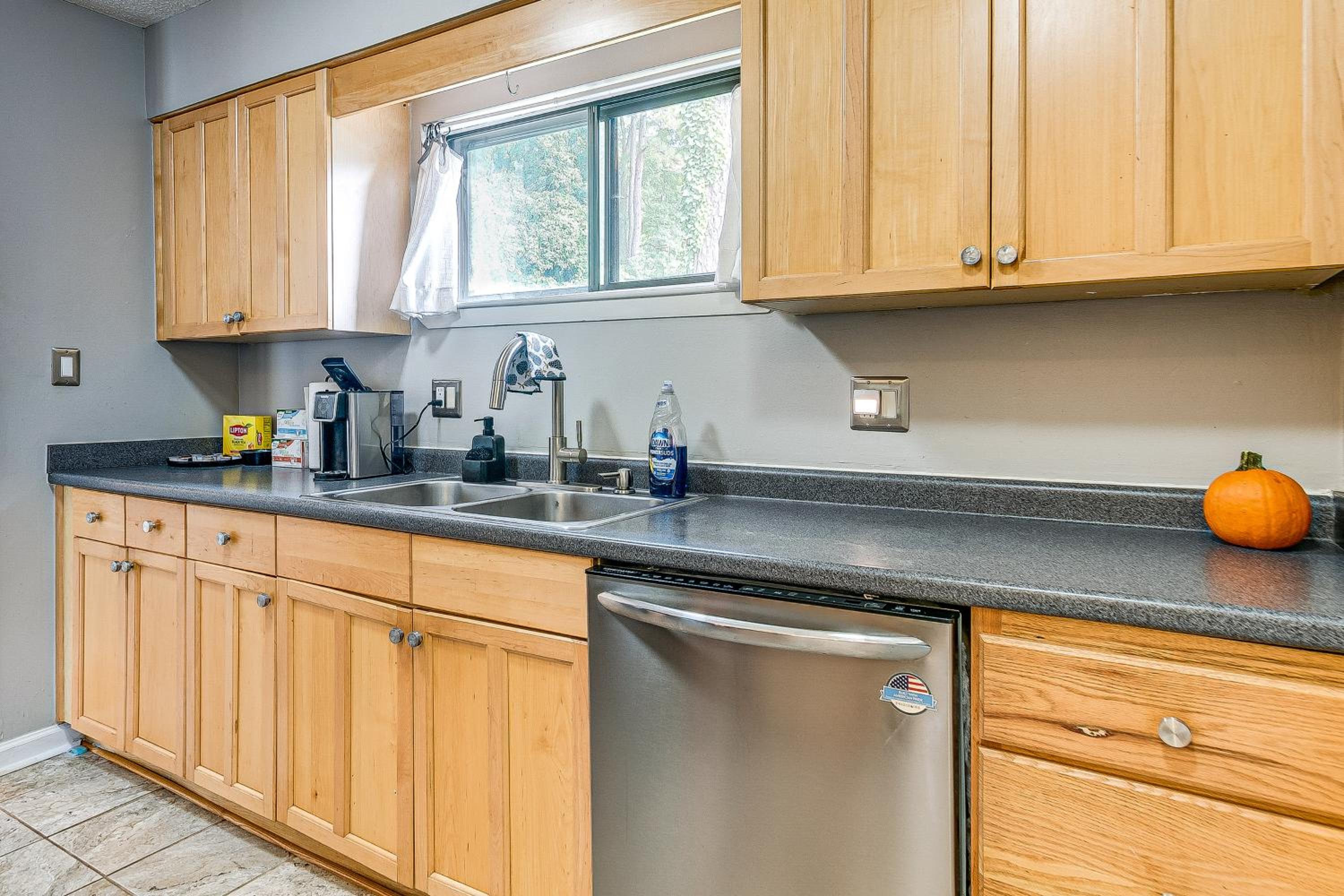 Pet-Friendly Raleigh Townhome Near Medical Centers