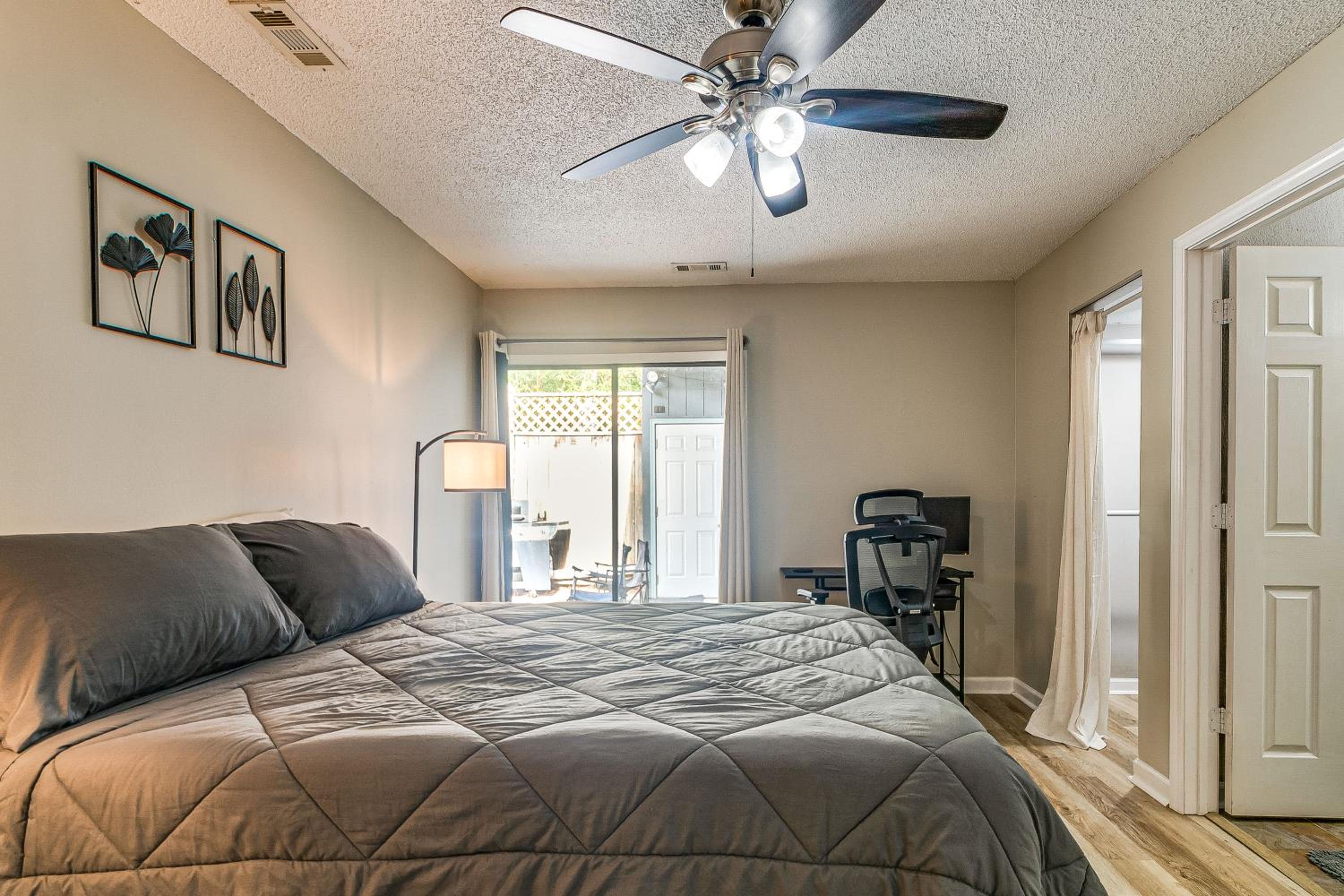 Pet-Friendly Raleigh Townhome Near Medical Centers